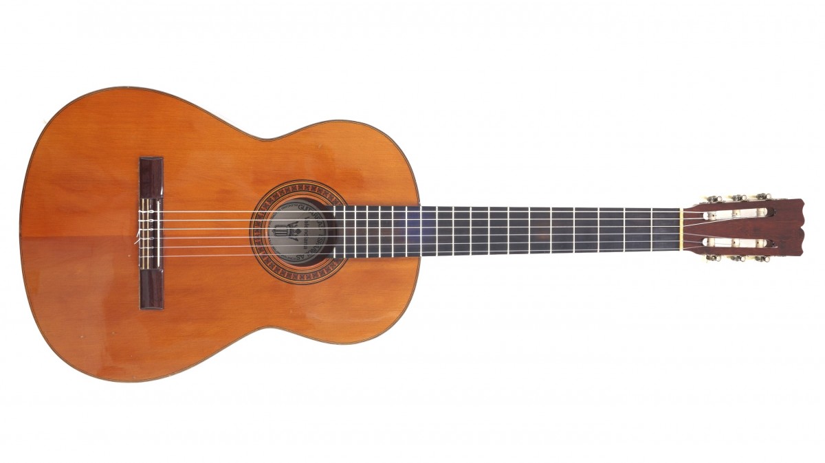 Valenciana 4/4 Classical Guitar