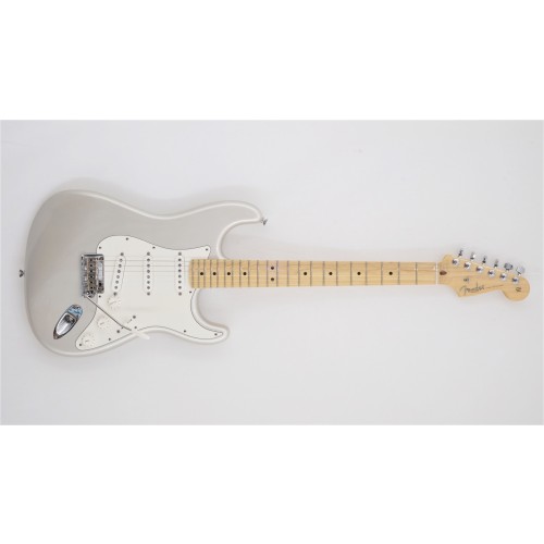 Fender Standard Stratocaster (Blizzard Pearl)