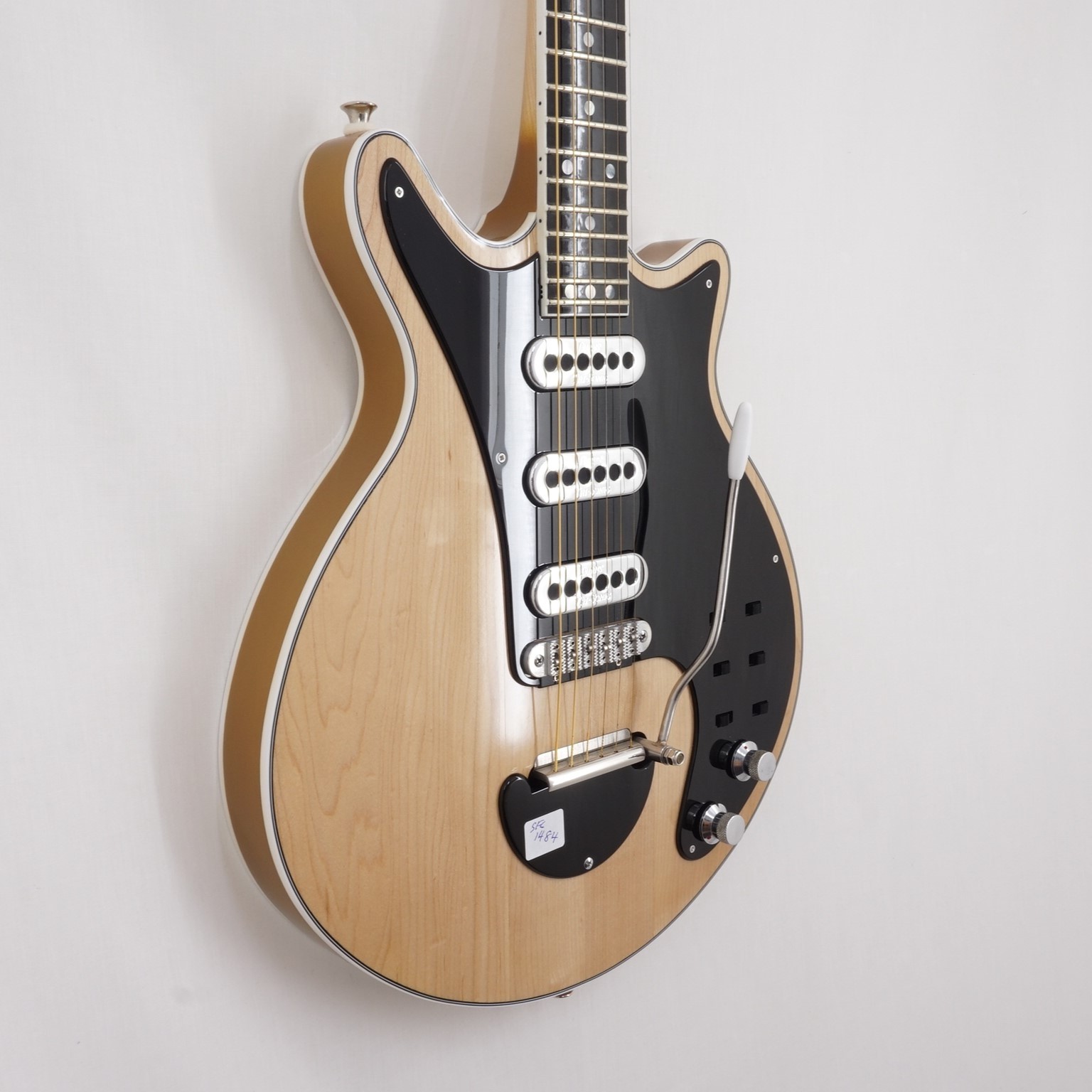 Dansan Guitars J Birch 'Red Special' Replica (Natural/Gold) - Vintage ...