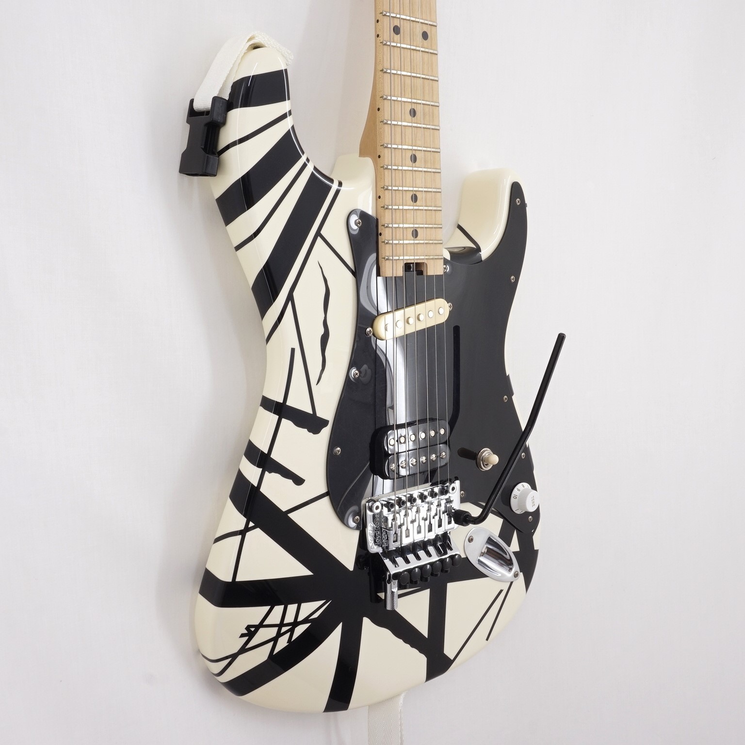 EVH Striped Series (White with Black Stripes) - Electric Guitars